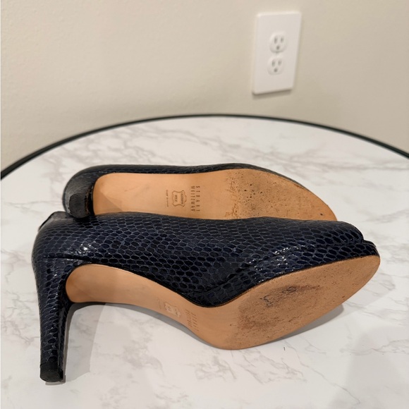 Stuart Weitzman Navy Peep Toe Heels – Size 8W - Picture 8 of 11